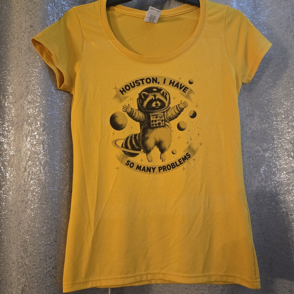 Yellow Graphic T-Shirt with Raccoon Design Size Small
